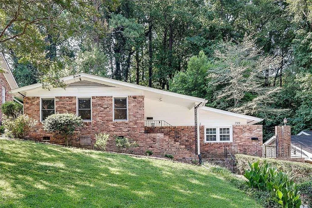 2 bed, 1.0 bath, 817 sqft, $2,500 — Photo 2