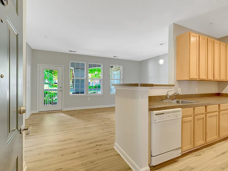 42421 Rockrose Sq #101 — Photo 4