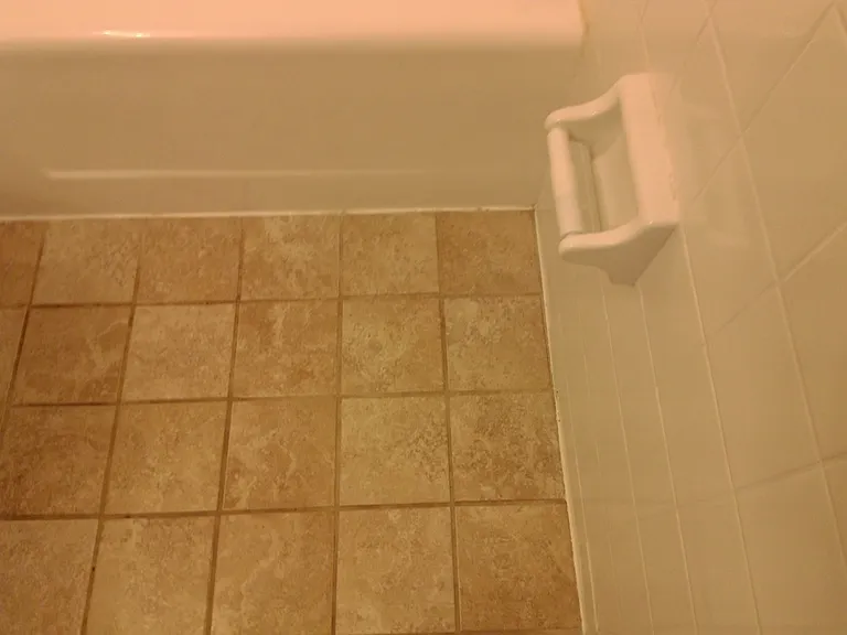 Whites Ave — Photo 15