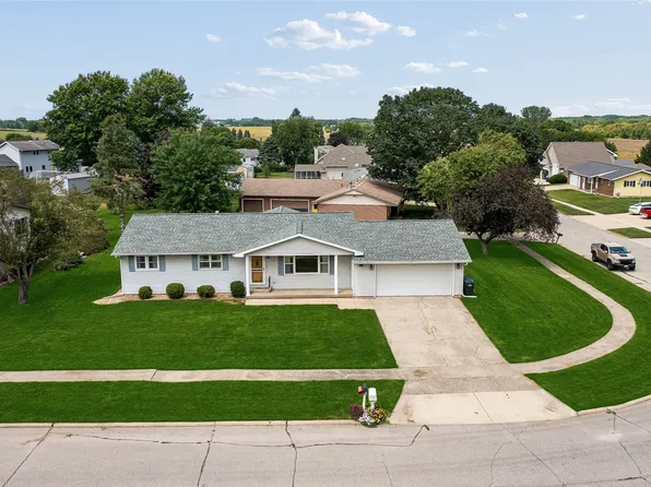 121 Palmer Dr, La Porte City, IA 50651