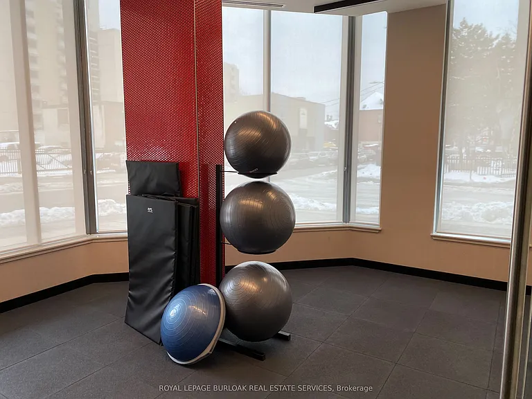 212 King William St E #423 — Photo 33