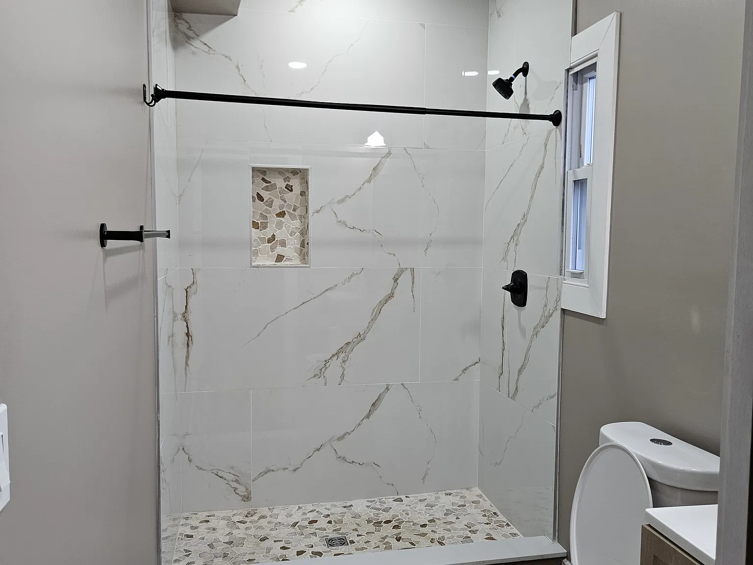 2 bed, 1100 sqft, $2,825 — Photo 2