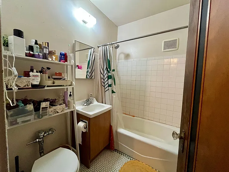 4468 N Oakland Ave — Photo 10