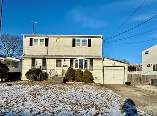 12 Kensington Ave, Massapequa, NY 11758