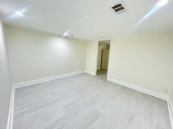 2124 Saint Paul St #B, Baltimore, MD 21218