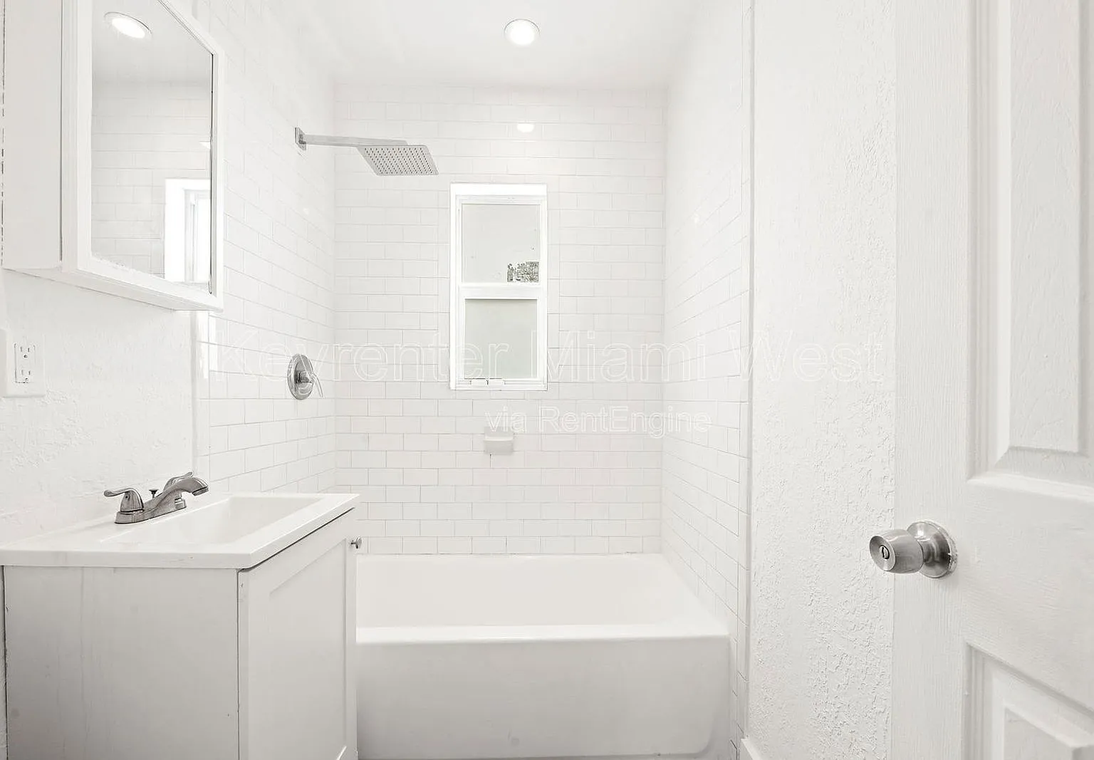 2 bed, 1.0 bath, $1,650 — Photo 3