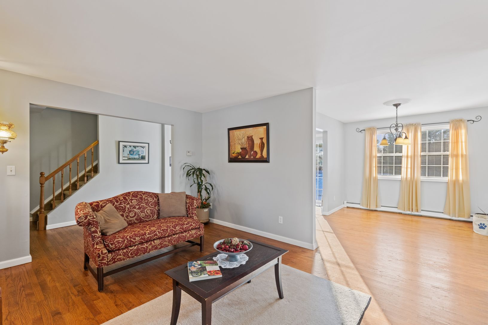  LIVING ROOM INTO DINNG AREA