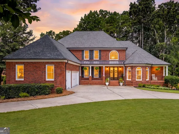 190 Oakhurst Leaf Dr, Milton, GA 30004