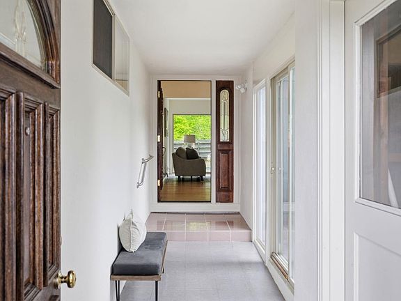 5th image of 2821 Oakmont Dr