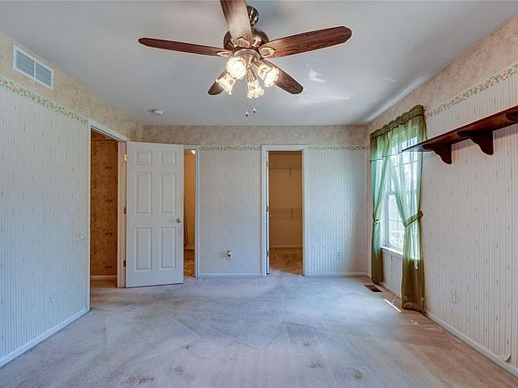 Master Bedroom and closet. Wallpaper and window coverings and carpet changed, pictures coming after 12/19