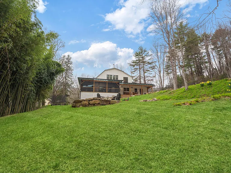 85 Hillcrest Dr — Photo 40