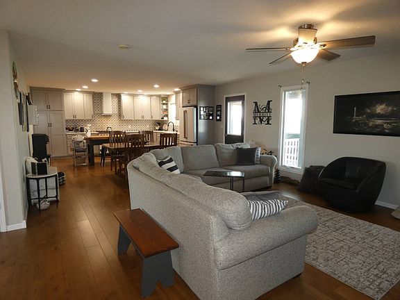 2nd image of 4213 Sequoia Dr