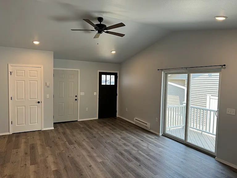 2833 Patch St — Photo 12