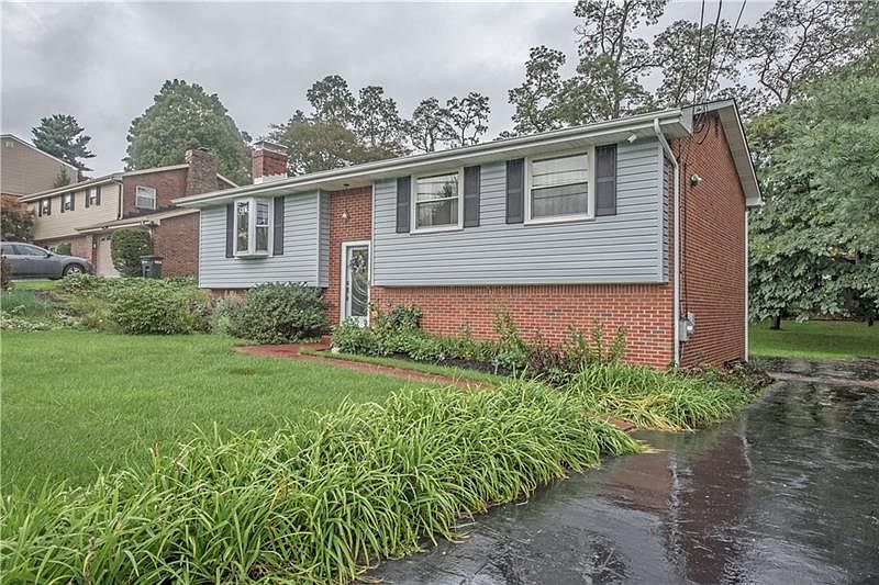 1st image of 121 Charles Dr
