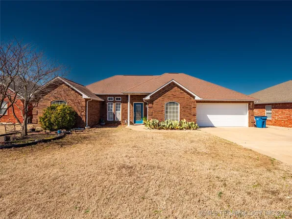 2219 Apple Blossom Ln, McAlester, OK 74501