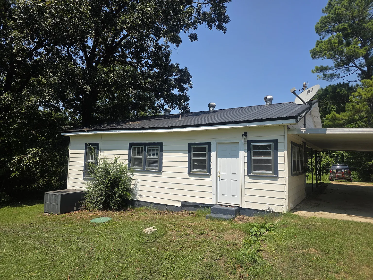 3 bed, 1100 sqft, $1,500 — Photo 3