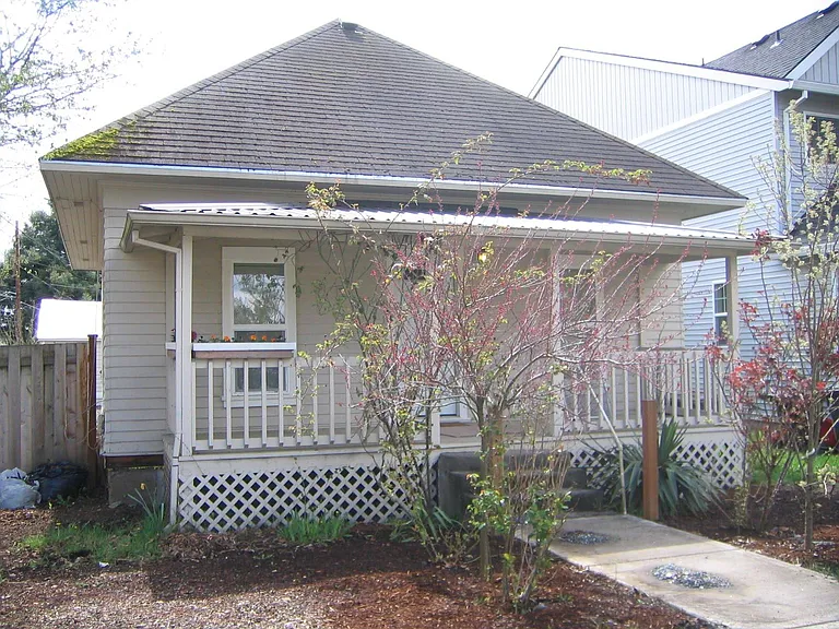 1560 SE Oak St — Photo 15
