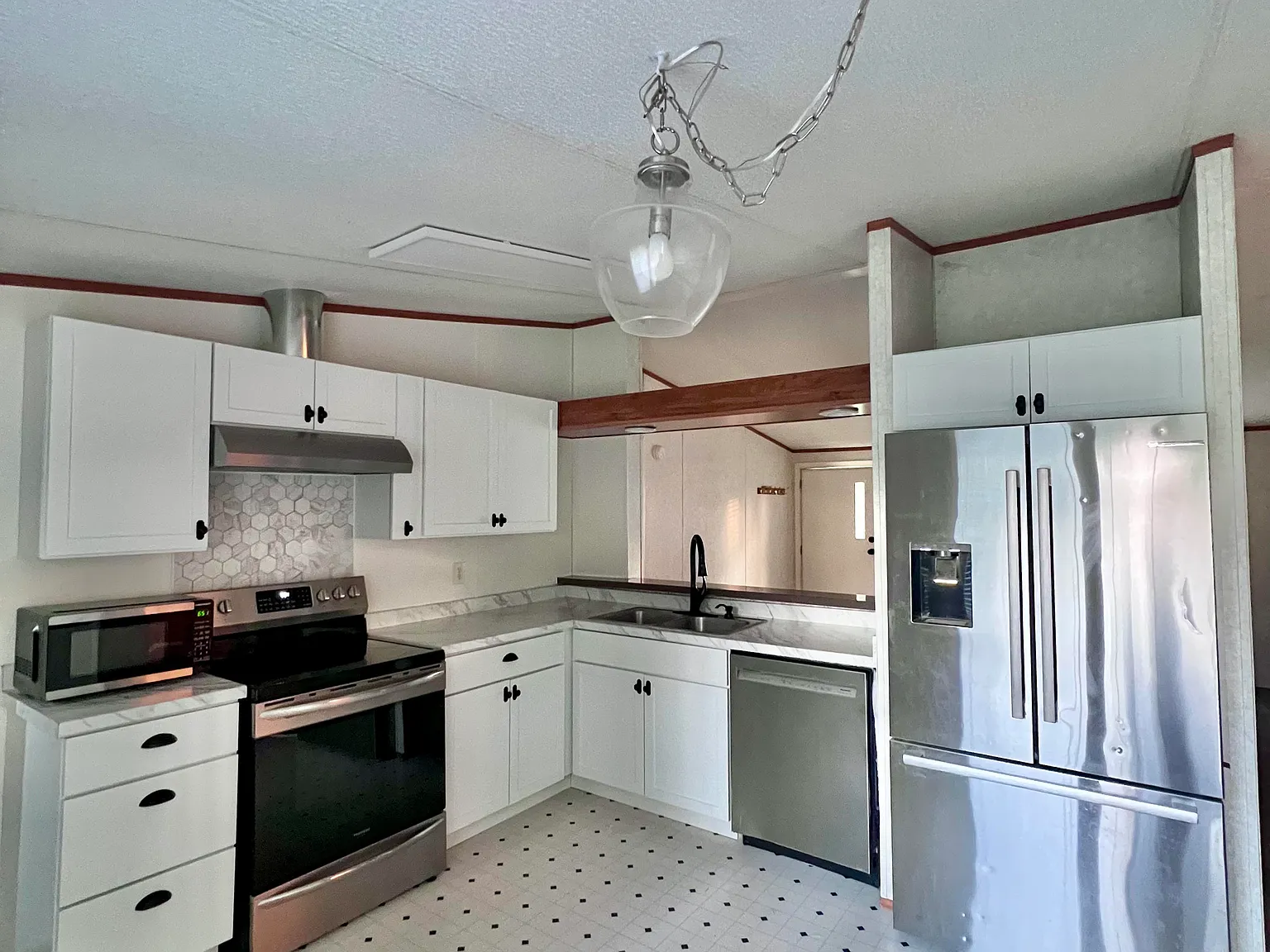 3 bed, 1188 sqft, $1,900 — Photo 4