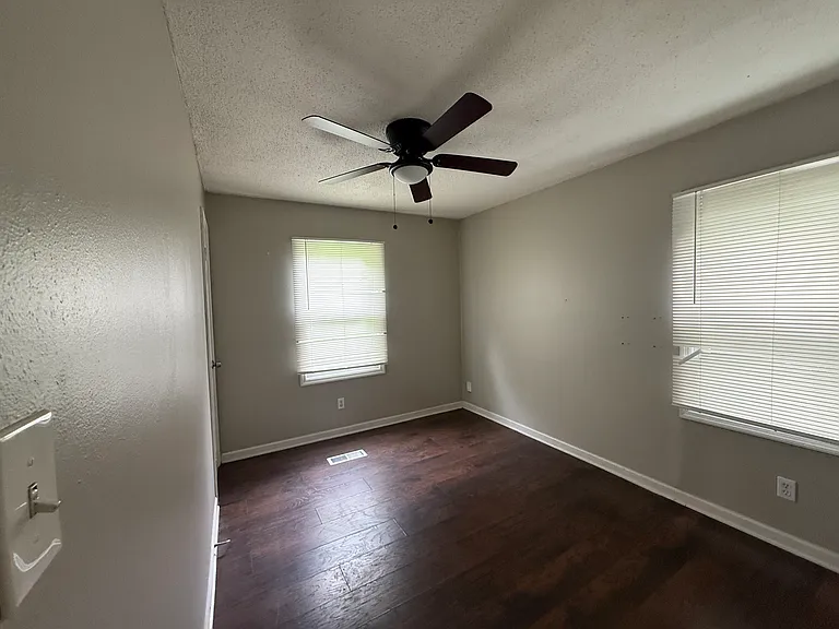 2601 Gaston Ave — Photo 7