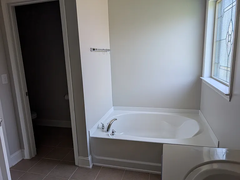 144 Kenton Ln — Photo 10
