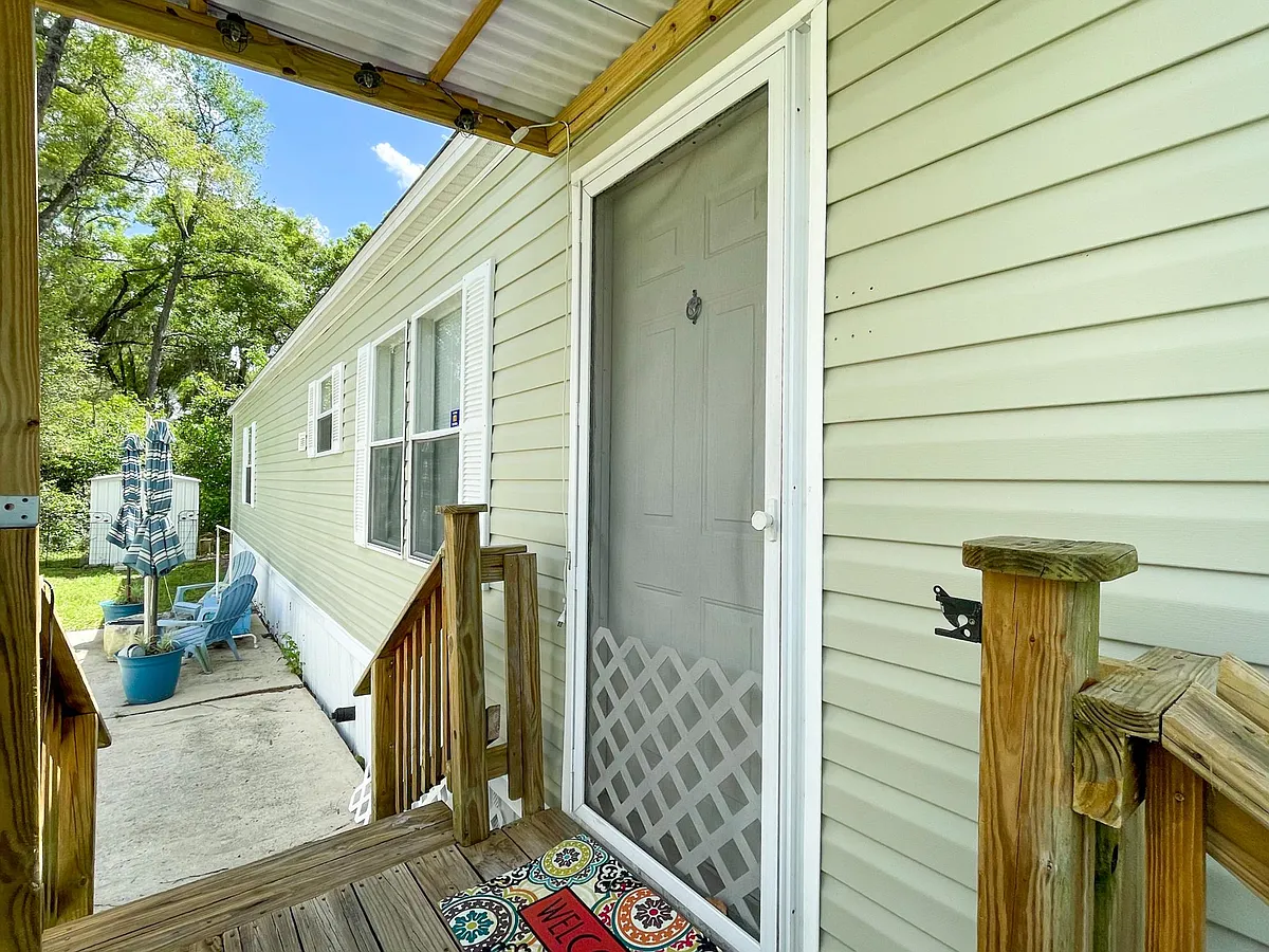 Building Photo - 5816 SW Archer Rd #33