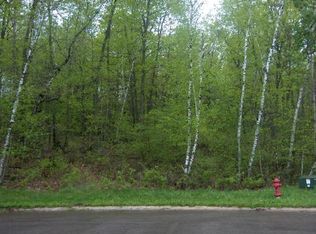 977 Buffalo Ridge Ln, Waupaca, WI 54981