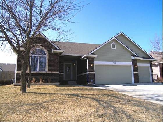 1st image of 1019 Wisteria Dr