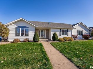 6015 Vine St, Davenport, IA 52806