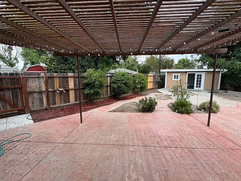 1120 Allen Dr — Photo 13