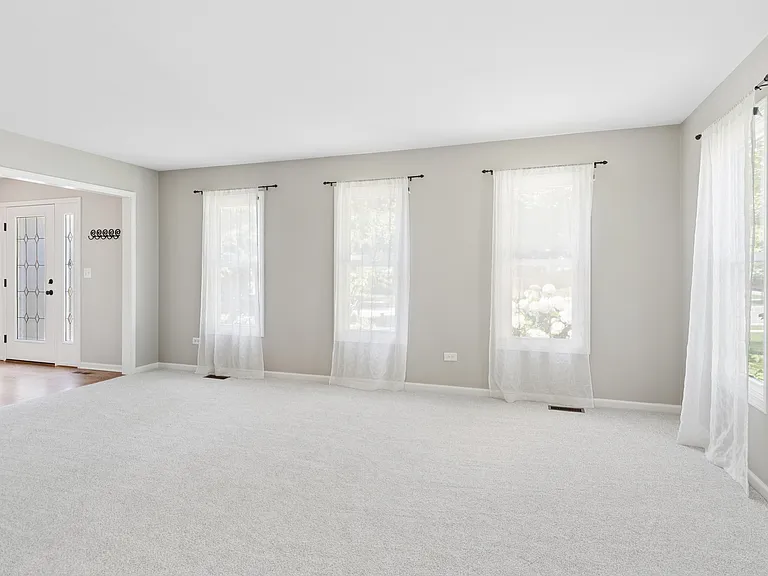 2408 Newport Dr — Photo 3