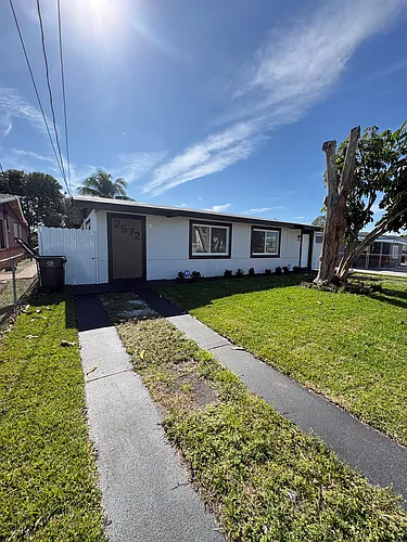 2572 NW 20th St #A Photo 1