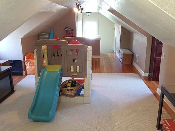 5th image of 60 Erskine Ave