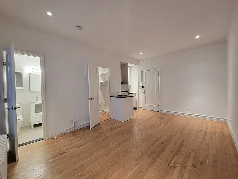 172 5th Ave #4B — Photo 4