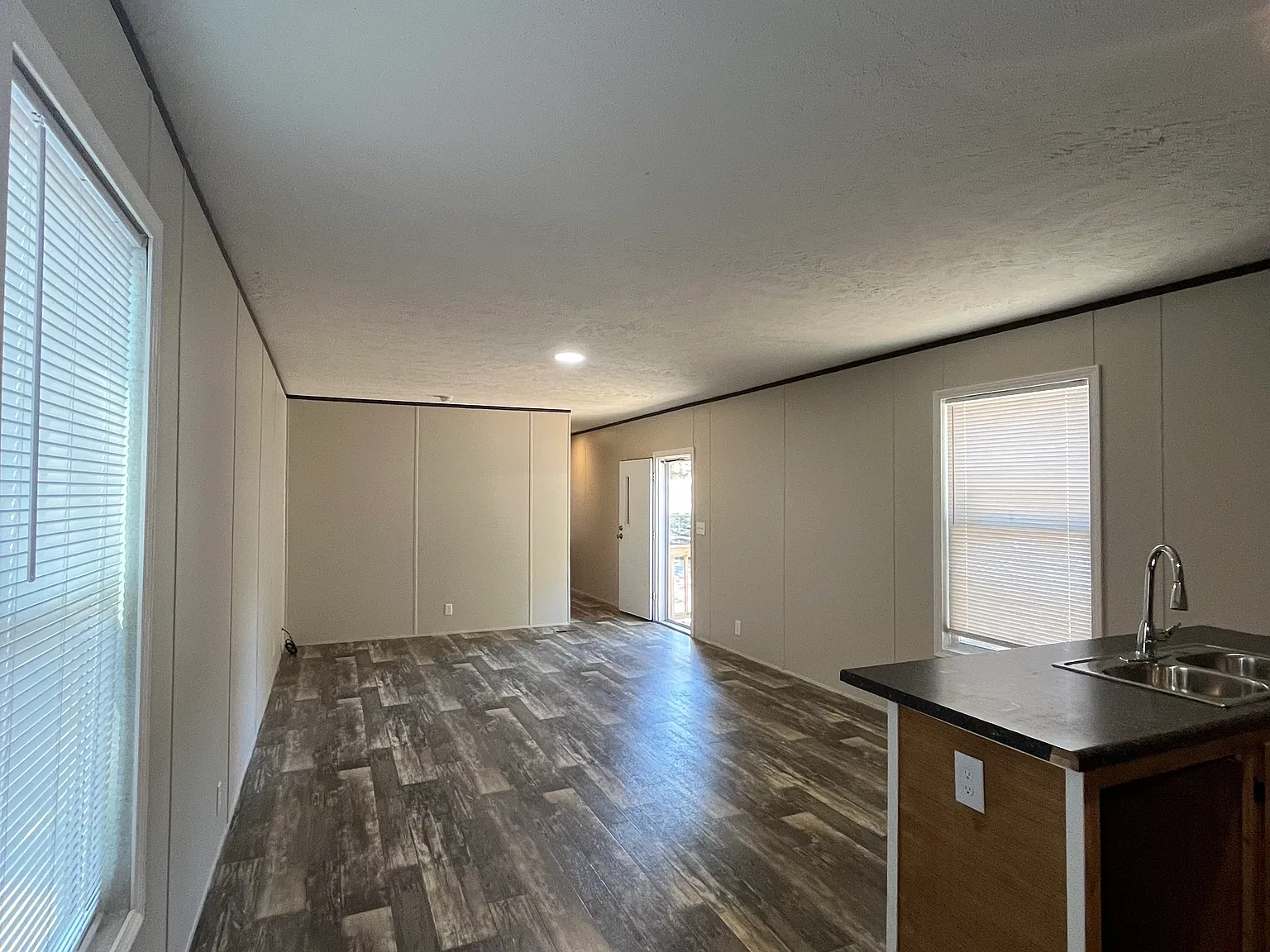3 bed, $1,075 — Photo 3