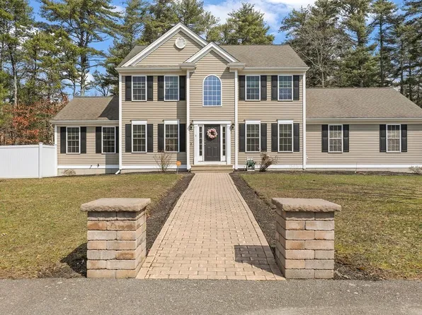 3 Autumn Dr, Wareham, MA 02571