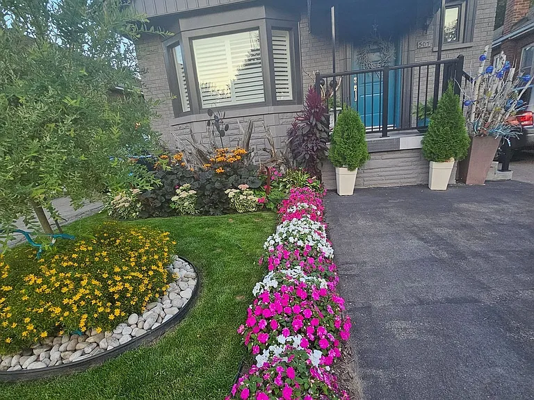 507 Upper James St — Photo 2