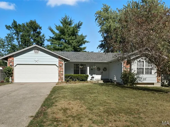 4204 Elkhart Lake Rd, Saint Charles, MO 63304