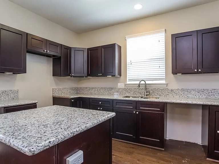 21818 Octavia Way — Photo 5