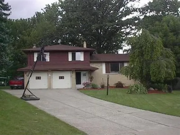 7744 Cecelia Dr, Parma, OH 44134