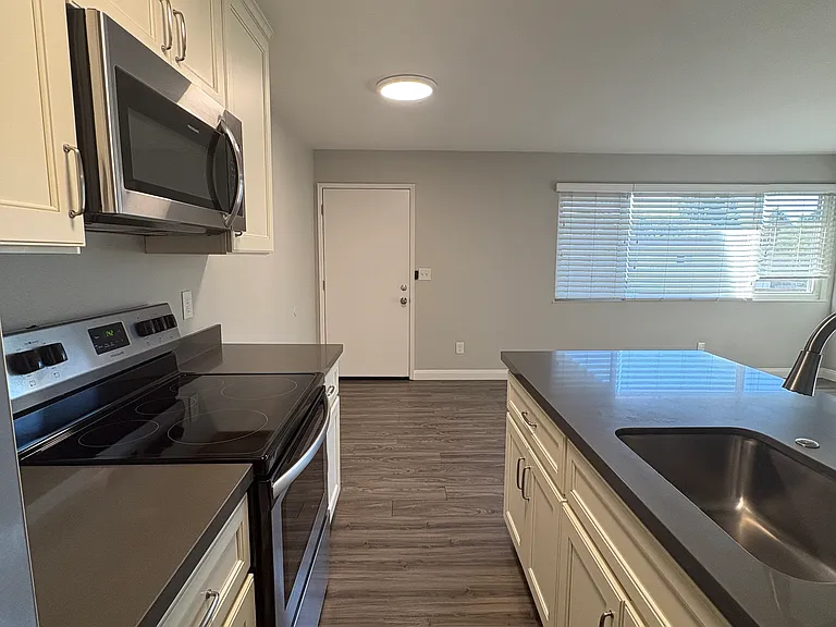 3711 Fruitvale Ave #9 — Photo 6