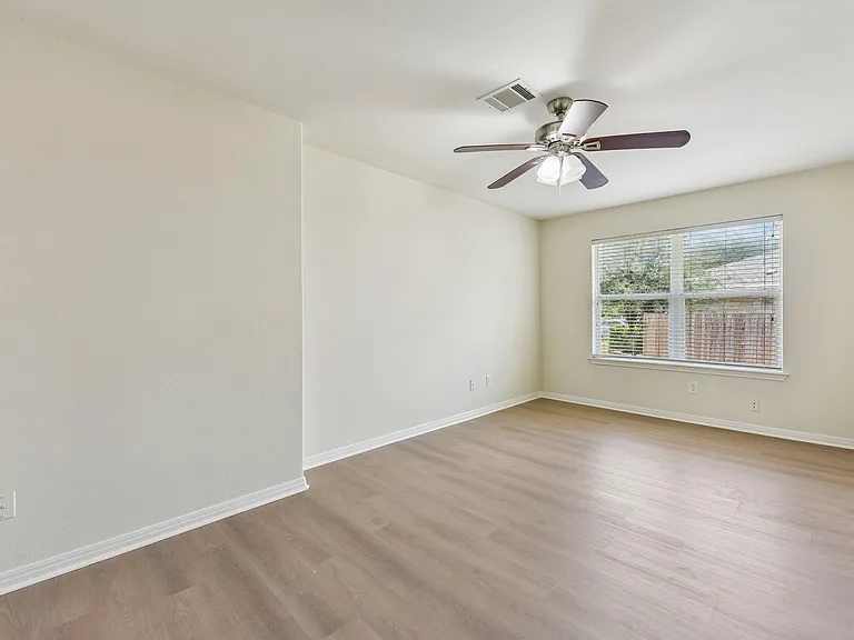 11809 Dunfries Ln — Photo 17
