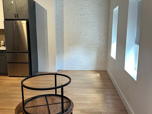4th image of 98 Moore St #4A