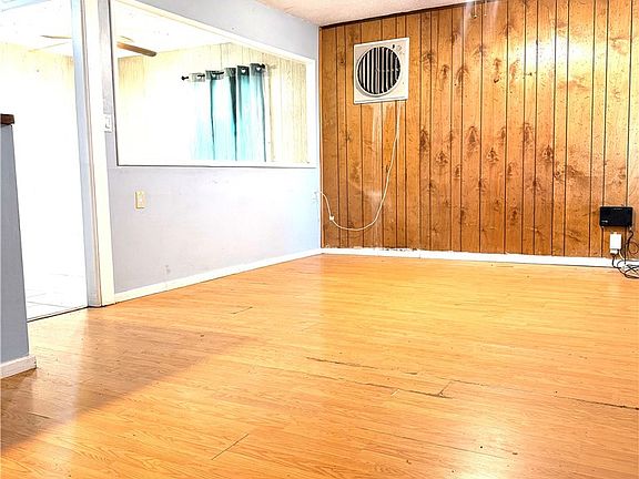 4th image of 36769 Richards Ln