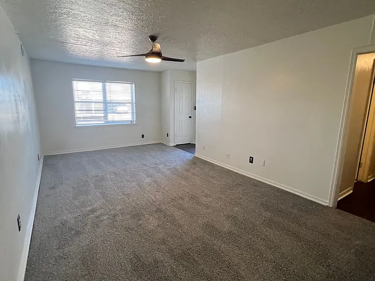 114 E Ridge Rd — Photo 3