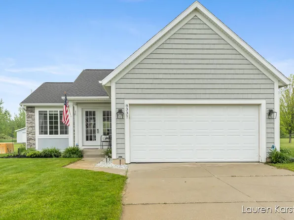 8337 Pebble Dr NE, Rockford, MI 49341