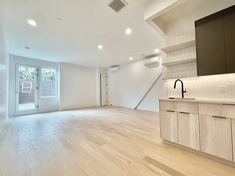 308 Linden Blvd #1A — Photo 2
