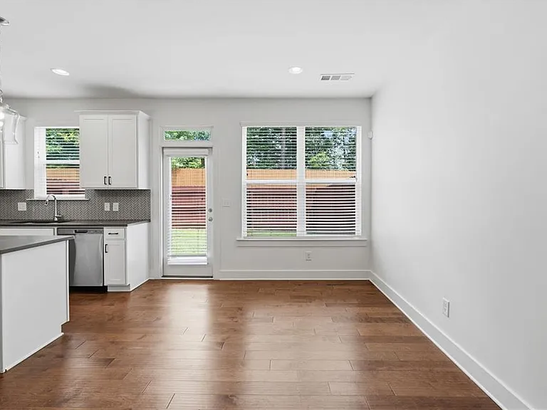 5372 Brooklands Dr — Photo 7