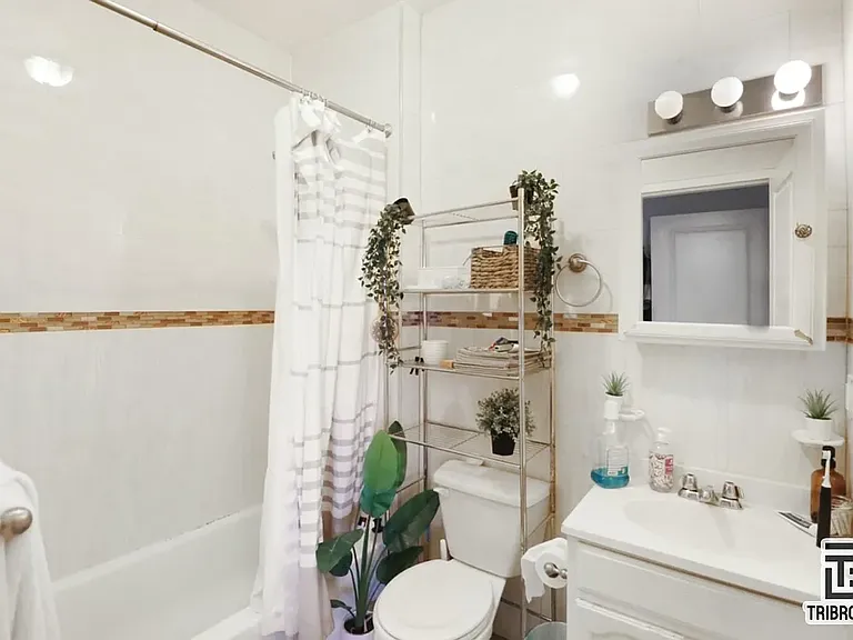 421 Smith St #3B — Photo 8
