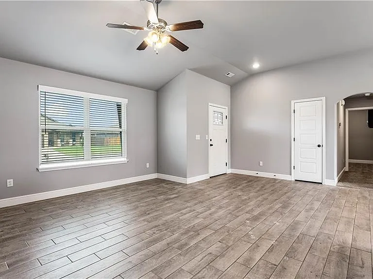 200 Post Oak Ave — Photo 3