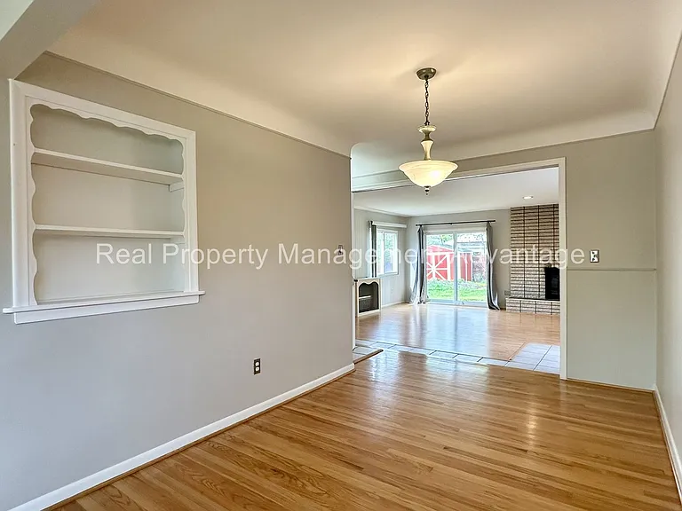 1304 S Wilson Ave — Photo 6